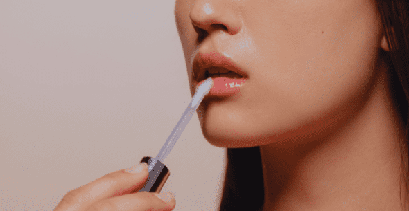 Balm ou Gloss? Qual o Melhor Formato para o Cuidado Diário dos Lábios?